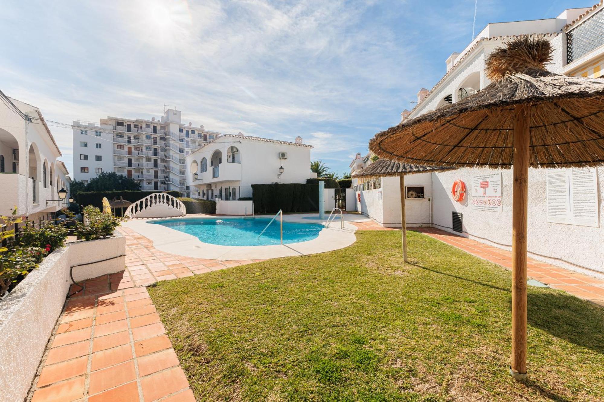 Cosy Apartment In Verano Azul Nerja Eksteriør billede